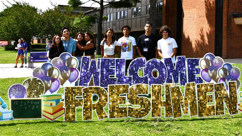 Islip HS Holds Record-Breaking Freshman Orientation